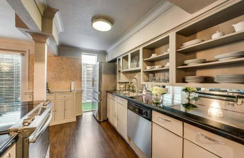 Spacious Dallas 2BR Condo Resort-Style Pool - Foto 8