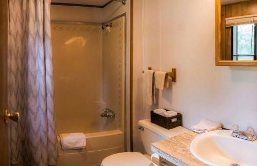 3BR waterfront lake house with dock, gazebo, boats - Foto 13