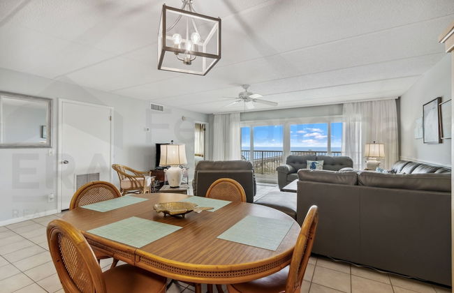 Convenience Direct Oceanfront Condo with Private Balcony by RedAwning - Photo 32