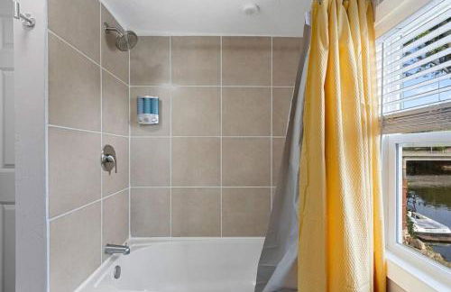 Lazy River Villa - Hottub! Fenced Yard! Fire Pit! - Foto 46