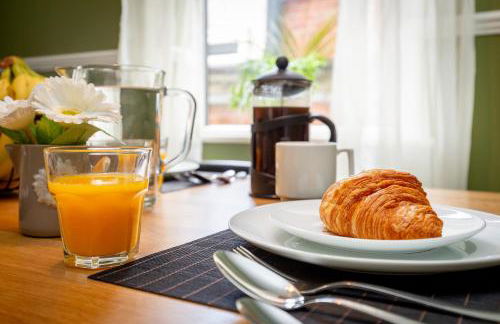 Newcombe - Sleeps Up to 8 - Close to Northampton Town Centre & Train Station - Fast Wifi, Free Parking, SmartTV with Netflix by Centro Stays - Foto 22