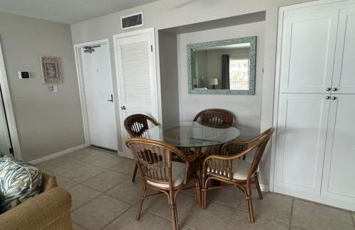 Beachfront Condo! Gulf View From All Rooms, Pool, Chairs Provided - Foto 8