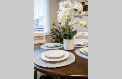 Luxury stay near Oakridge Mall for vacation/work - Foto 14