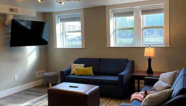 Cle Suites 3BR 2BA 5 min Walk to Cle Clinic Unit 2 - Foto 2