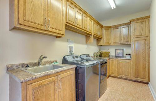 Lake-View Condo with Covered Deck in Hiawassee! - Foto 18