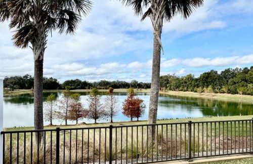 Cozy Oasis in Prime Location with Sunset Lake View, Golf Cart and Bathtub - Foto 21