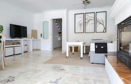 Casa Jardín - residential area -free parking outdoor- Málaga Este - Foto 8