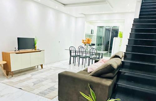 Sobrado aconchegante e espaçoso, ótima opção! - Foto 5