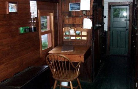 Vintage Caboose Rental in Historic Small Town near Springfield, Massachusetts - Foto 9