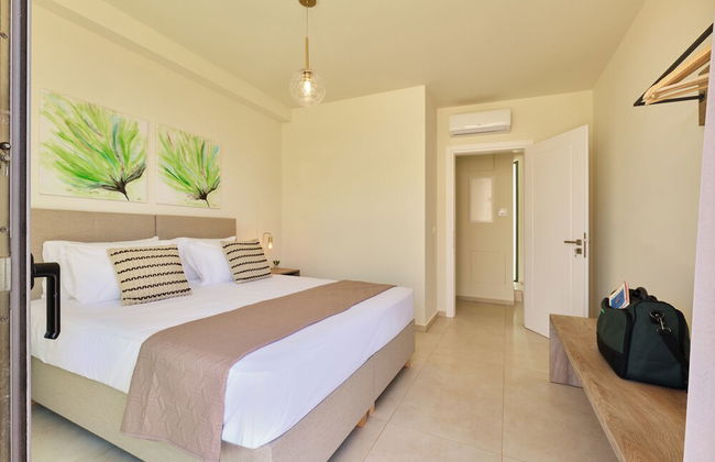 Beach Sand Villas - Beachfront Rooftop Pool - Photo 3