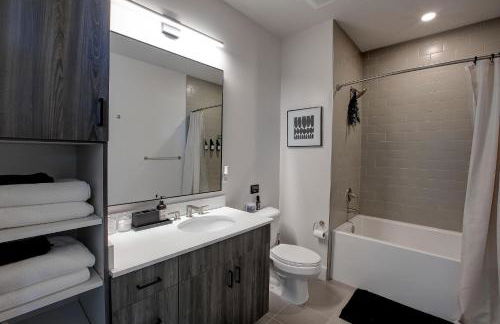 Upscale Midtown Retreat , Free Parking & Close to Mercedes-Benz - Foto 14