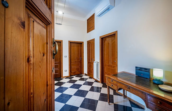 YiD elegant near tramvia - Photo 1