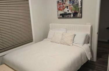 Spacious Modern Retreat Near Downtown - Photo 12