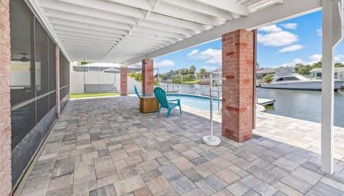 Waterfront home with pool and gameroom! - Foto 5