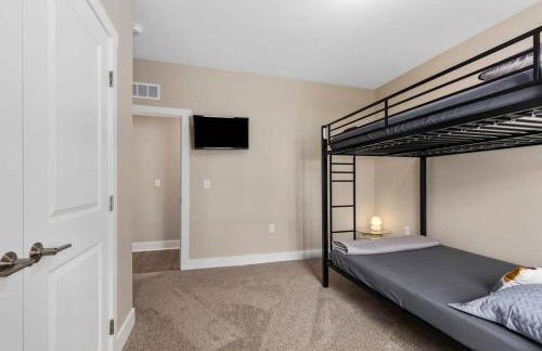 Modern New Build 12BR 12BA w Garage Patio - Foto 15