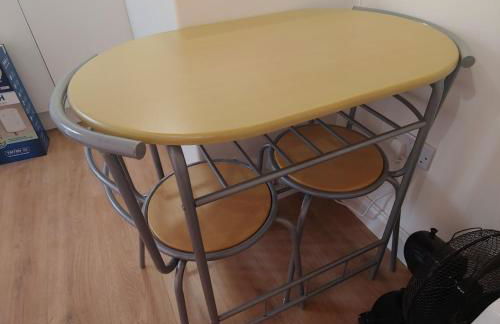 Self Contained, Double Bed Studio, private kitchen, private Bath, Walking distance to Harry Potter - Foto 37