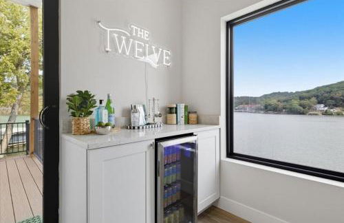 Modern Lakefront Escape | The Twelve - Foto 21