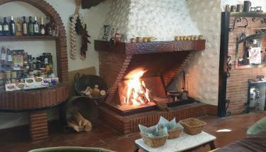 CASA TURÍSTICA Villa Carmen, CON AMPLIO JARDIN QUE INCLUYE BARBACOA, 2 PORCHES, PARKING PRIVADO Y PISCINA - Foto 3