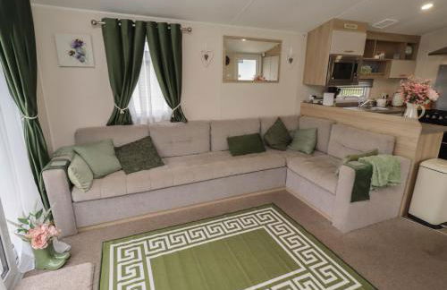 Homeslea 33 Millennium Gardens - Photo 2