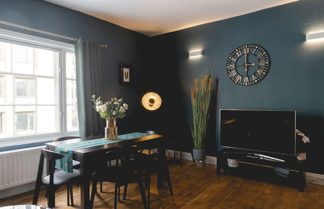 Designer Retreat 5 Location Balcony Parking - Photo 13