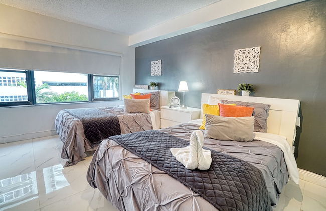 Deluxe Studios and Apartments at the Casablanca - Photo 83