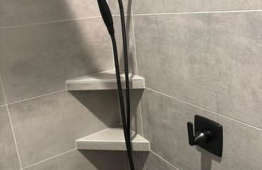 Custom Luxury Rambler in Highland Hills - Foto 42