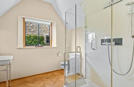 Stourton Manor - Photo 32