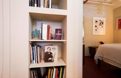 Artistic Vintage Loft in Williamsburg - Photo 17