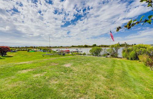 Dock and Water Access Charlestown Beach Escape! - Foto 34