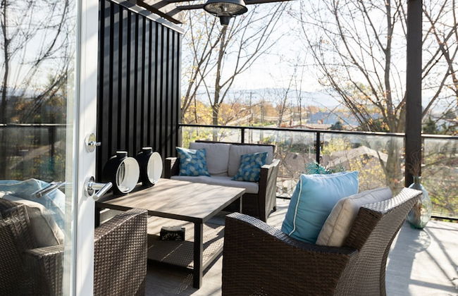 DT 3-lvl Townhouse w Rooftop Patio - Photo 47