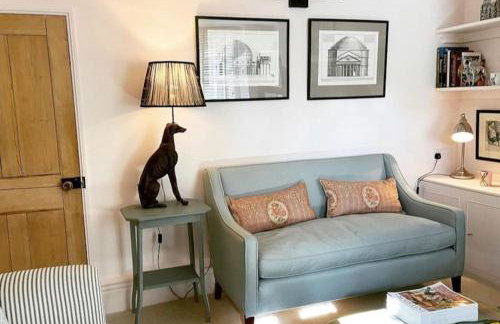 Charming Coates Cottage - Photo 27