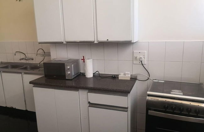 Spacious Executive Holiday Apartment In Bulawayo - Photo 11