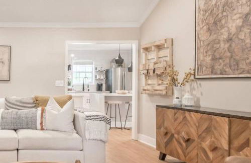 Stylish & Spacious Home Near ATL - Foto 1