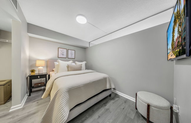 Luxurious 3BR Condo with Pool in Brickell - Photo 55