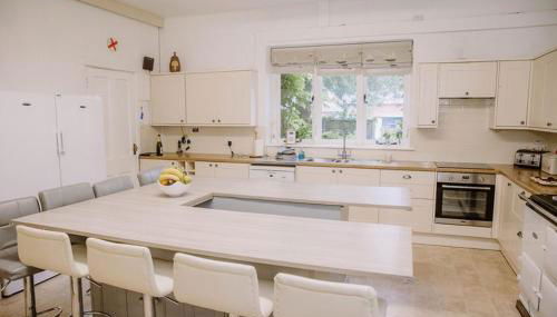 Farmhouse in the heart of the New Forest - Foto 3, stove, dishwasher