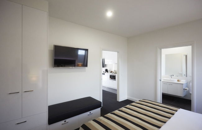 Mansi on Raymond - Photo 8