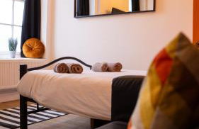 NEWLY Refurbed - Large Studio Apt With Private Parking - Foto 14