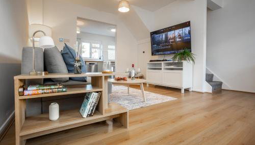 Doctors Lane- Modern 3 Bedroom Contractor Family House With Parking - Foto 3