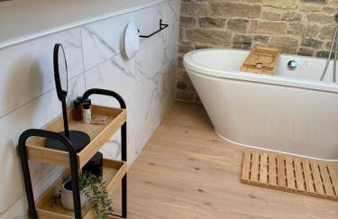 Luxury Lechlade cottage - Character and charm - Photo 13