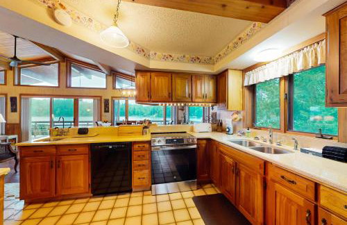 Lakefront Haven - Photo 13