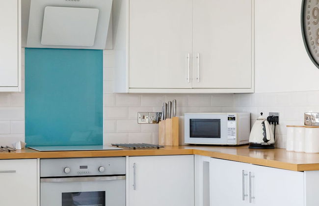 Two Bed Seafront Escape in East Wittering - Photo 12