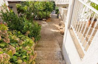 Family-friendly apartments with swimming pool Rogac, Solta - 19809 - Photo 9