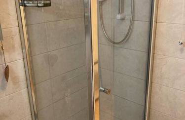 Warrenpoint Gate lodge - Photo 19