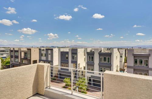 Las Vegas Home with Terrace about 10 Mi to the Strip! - Foto 31