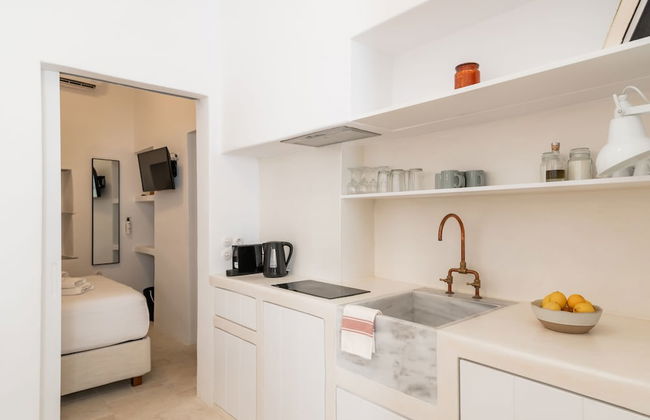 aniko suites White Alley - Photo 15