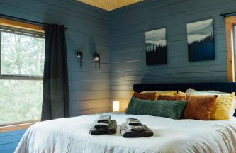 Luxe Lodge Escape - Hot Tub-Outdoor Movies-Game Room-Fire Pit - Foto 8