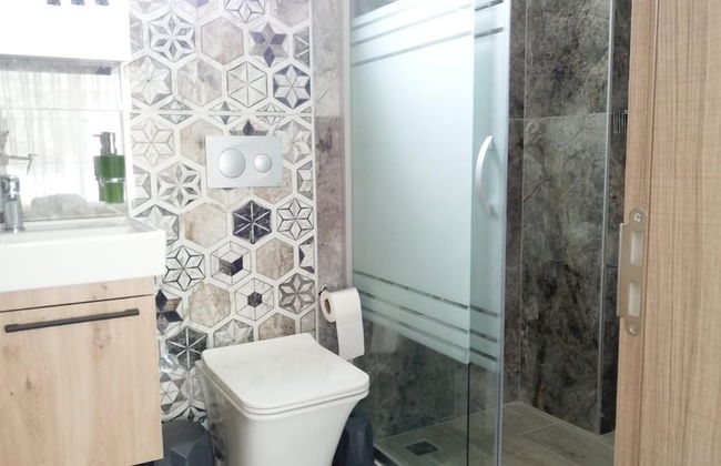 Stunning 4-bed Villa Grey 4 Bedrooms Private Pool - Photo 11