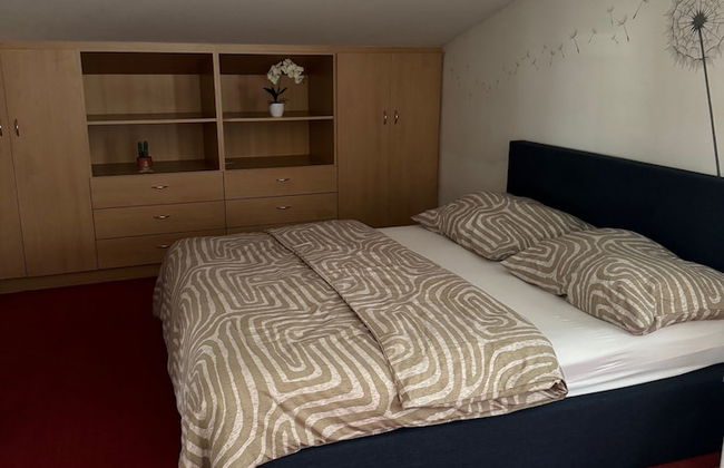 2 Bedrooms, 2 Baths House With a Living Room & an Upstairs Reception rea - Photo 3