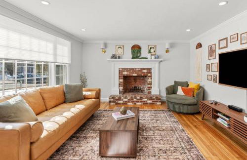 Family Walk to Craigville BeachBright 4BR Coastal Retreat - Foto 23