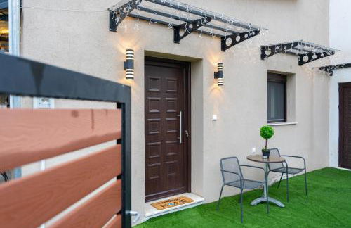 Sefis House - Photo 3